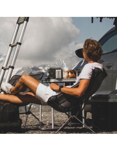 RETOO E659 portable radio in use during outdoor camping trip