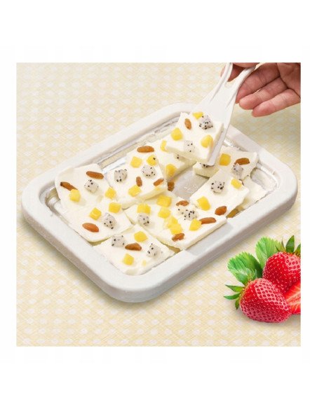 Thai rolled ice cream served with fresh fruit