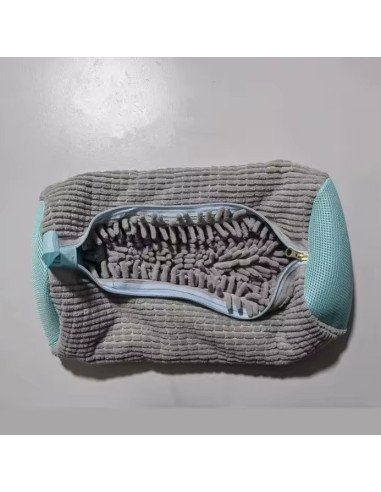 Open shoe washing bag, view of the chenille interior
